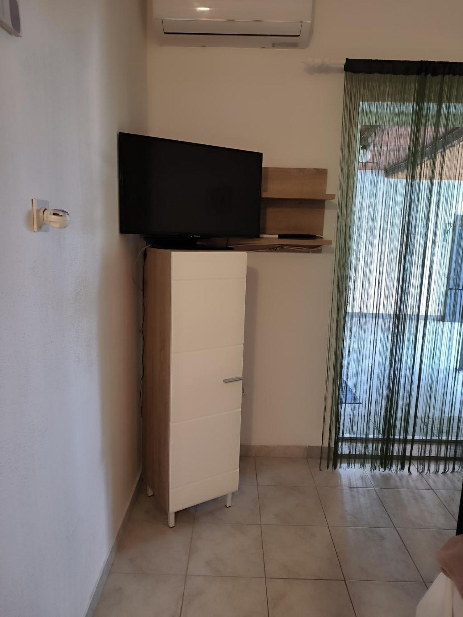 Apartments Orlic Povljana Bagian luar foto